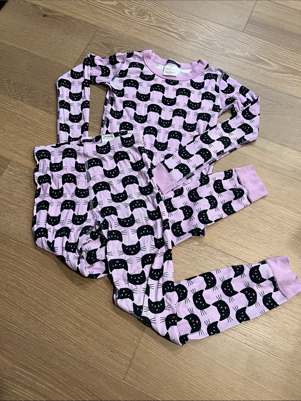 Hanna Andersson Lilac Pajama Set with Black Cat Print